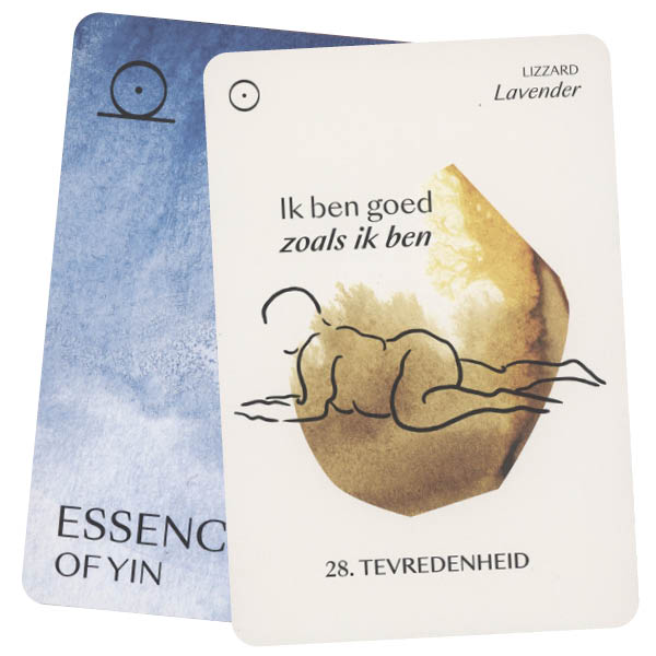 'Essence of Yin' carddeck van Marieke Oosterbaan & Hanneke Dekkers bevat 35 kaarten voor zelfreflectie en balans, inclusief luxe doosje en handboek.