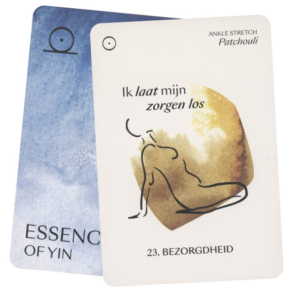 'Essence of Yin' carddeck van Marieke Oosterbaan & Hanneke Dekkers bevat 35 kaarten voor zelfreflectie en balans, inclusief luxe doosje en handboek.