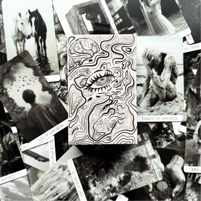 Compos Mentis Tarot – zwart-wit tarot met uitlegboek